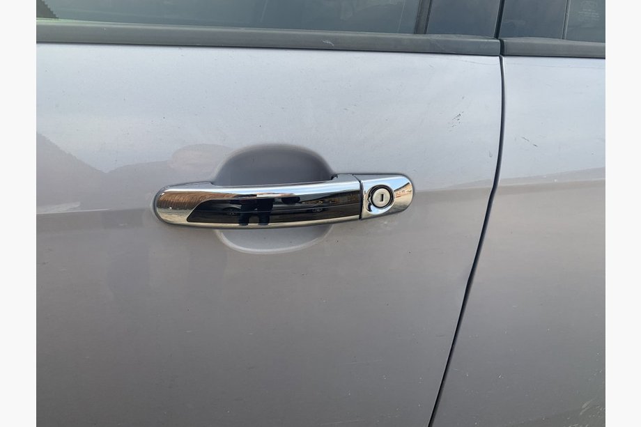 Ford Kuga/Escape 2013-2019 Nakładki na klamki z czarnym paskiem (4 szt, ABS) Zdjęcia 2