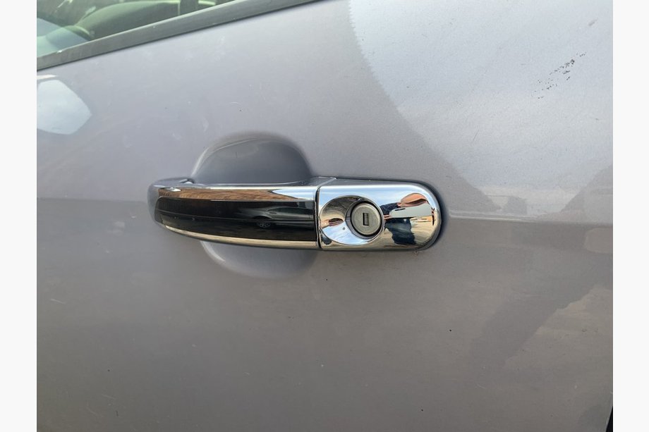 Ford Kuga/Escape 2013-2019 Nakładki na klamki z czarnym paskiem (4 szt, ABS) Zdjęcia 3