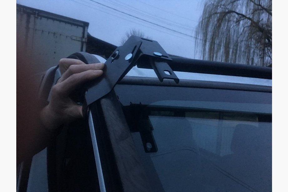 Renault Trafic 2001–2015 Daszek na przednia szybe (czarny polysk, 5mm) Zdjęcia 4