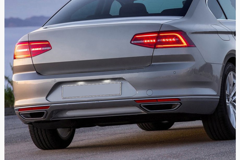 Volkswagen Passat B8 2015-2023 WYPRZEDAŻ! Nakładka na tylny zderzak ze stali nierdzewnej (SD, 3szt.) Image