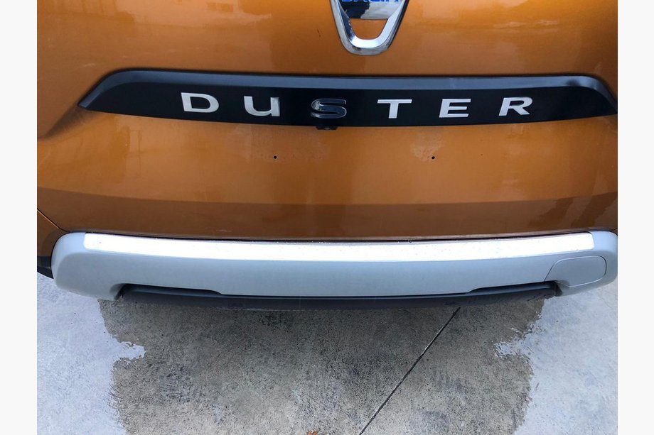 Dacia Duster 2018-2024 Nakładka na tylny zderzak Carmos V1 Stal Nierdzewna Image