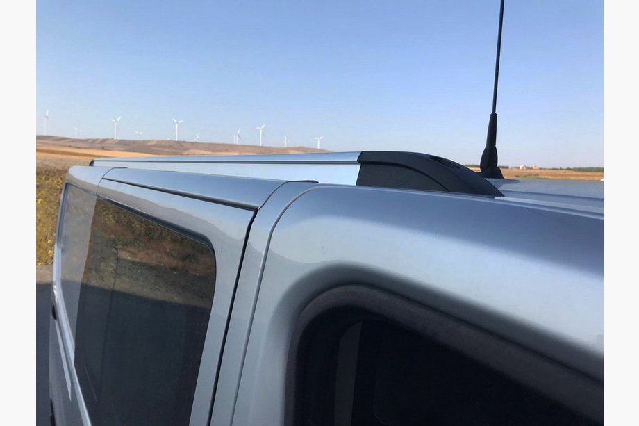Nissan NV300/Primastar 2016- Zintegrowane relingi dachowe (chrom) Długa Baza Zdjęcia 3