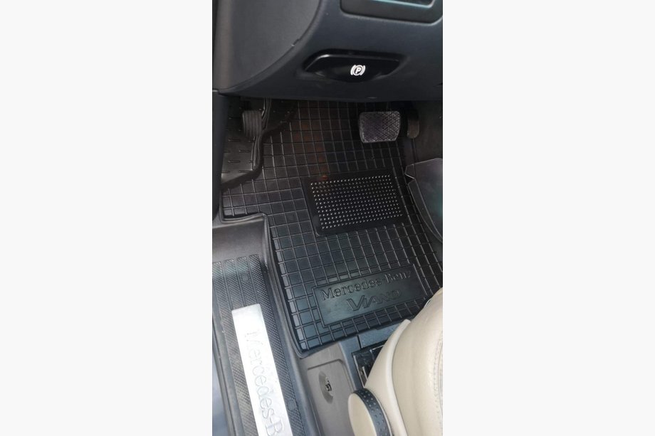 Mercedes Vito W639 2004-2014 Dywaniki gumowe z rantem (Autogumm) Image