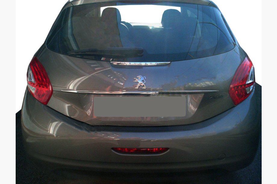 Peugeot 208 2012-2019 Listwa chromowana nad tablicą rejestracyjną Tit-designs (stal nierdzewna) Image