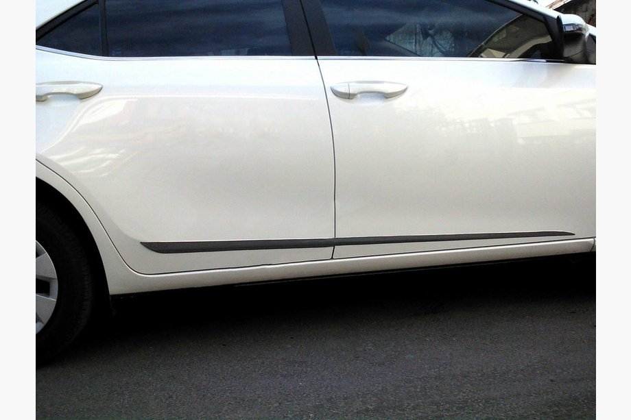 Toyota Corolla 2013-2019 Listwy Drzwi Stal Nierdzewna Image