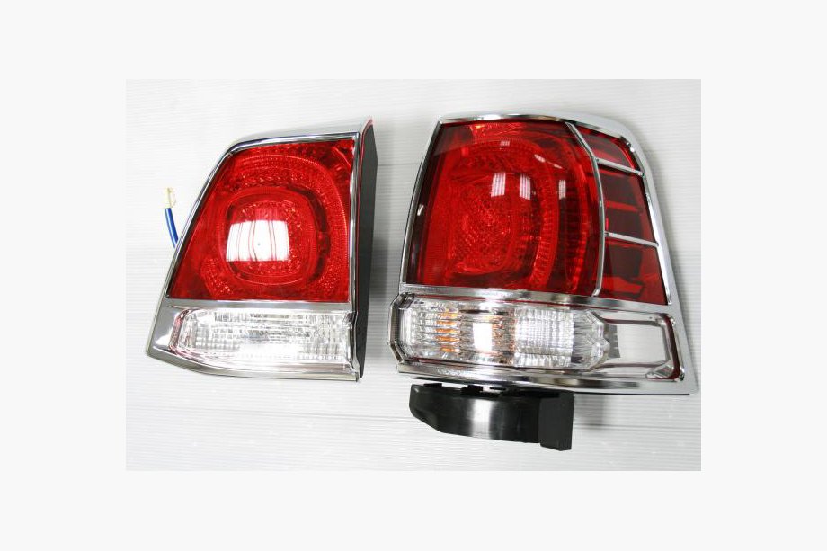 Toyota Land Cruiser 200 2007-2021 Chromowane Nakładki na Lampy Tylne (2008-2012, 4 szt., Plastik) Image