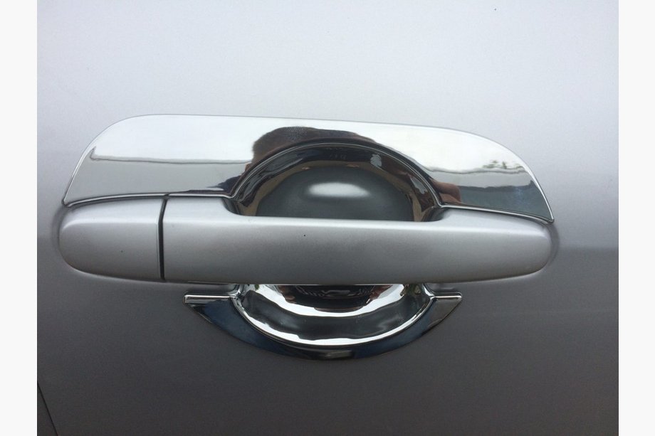 Toyota Rav 4 2006-2013 Misy pod klamki chromowane z płatkami (4 szt, plastik) Image