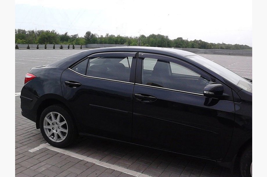 Toyota Corolla 2013-2019 Deflektory Okien (4 szt, Cobra) Image