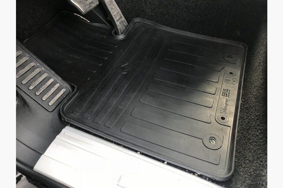 Volvo XC70 2007-2013 Dywaniki gumowe (4 szt, Stingray Premium) Image