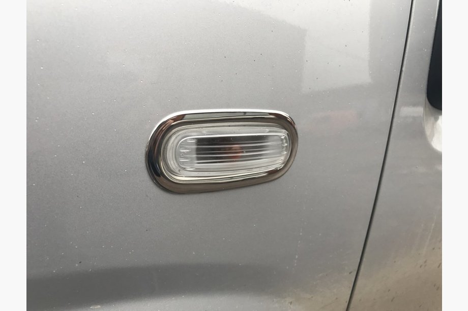 Fiat Linea 2006-2018 Chromowane obwódki kierunkowskazów (2 szt., stal nierdzewna) Image