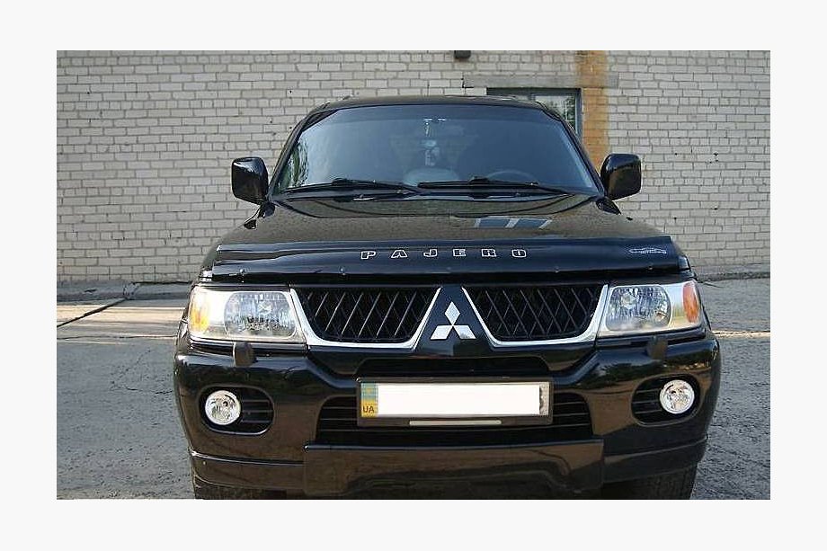 Mitsubishi Pajero Sport 1996-2007 Deflektor maski (VIP) Image
