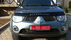 Mitsubishi L200 2006-2015 Deflektor maski (VIP) zdjęcia 1