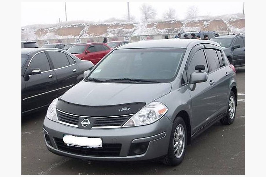 Nissan Tiida 2004-2011 Deflektor maski (VIP) Image