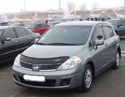 Nissan Tiida 2004-2011 Deflektor maski (VIP) zdjęcia 1