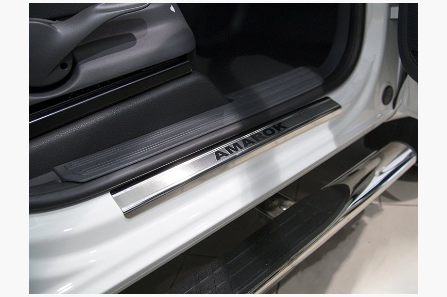 Volkswagen Amarok 2010-2022 Nakładki na Progi Nataniko (4 szt., Stal Nierdzewna) Premium - Taśma 3M, 0,8mm Image
