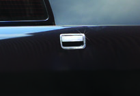 Volkswagen Amarok 2010-2022 Nakładka na Klamekę Bagażnika Stal Nierdzewna Carmos - Turecka Stal Nierdzewna zdjęcia 1