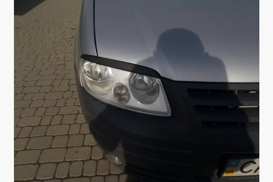 Volkswagen Caddy 2004-2010 Brewki na reflektory (czarne) Zdjęcia 8