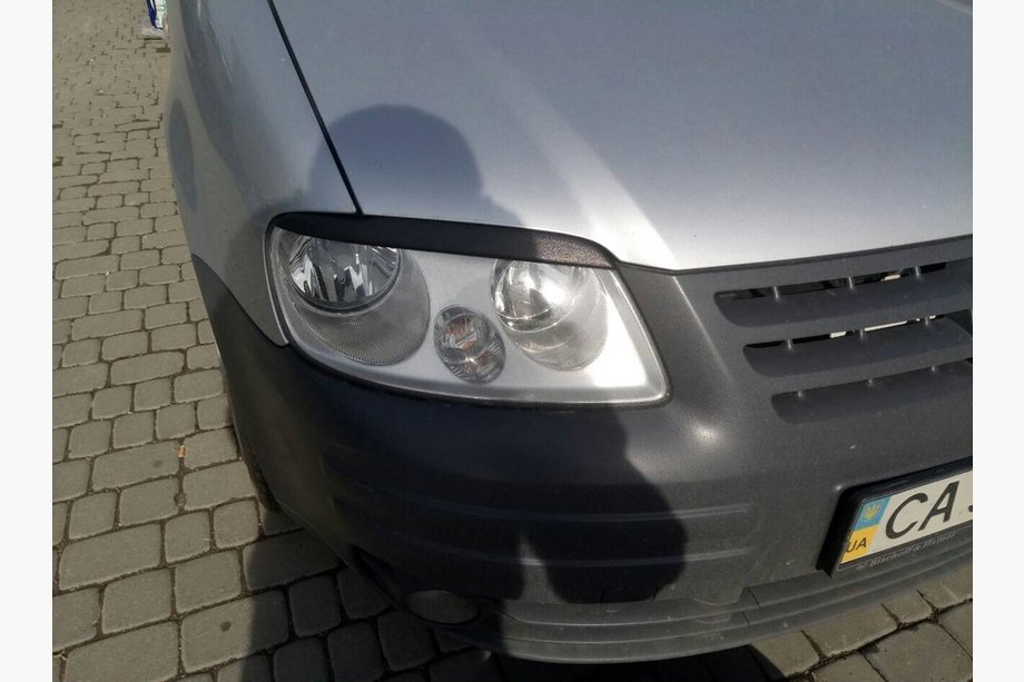 Volkswagen Caddy 2004-2010 Brewki na reflektory (czarne) Zdjęcia 9