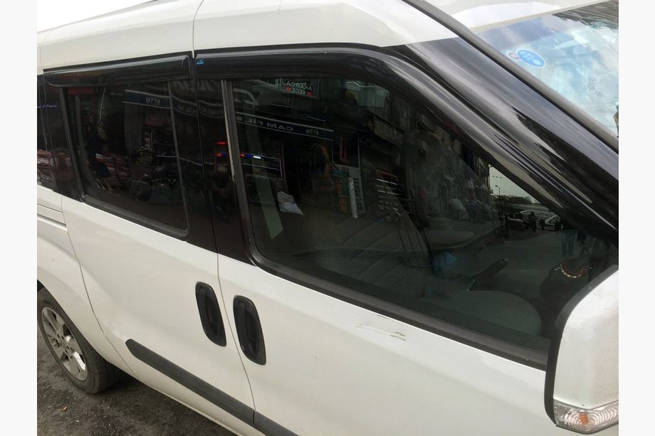 Opel Combo 2012-2018 Deflektory Okien Aomis (4 szt) Image