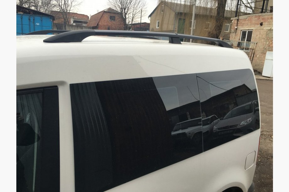 Volkswagen Caddy 2015-2020 Relingi Dachowe Czarne Baza Maxi, Plastikowe Nóżki Zdjęcia 6