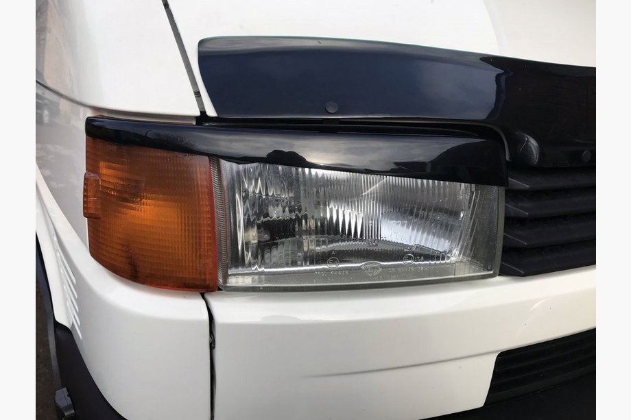 Volkswagen T4 Transporter 1990-2003 Brewki na Reflektory Prosta Maska (2 szt.) Czarny Połysk Image