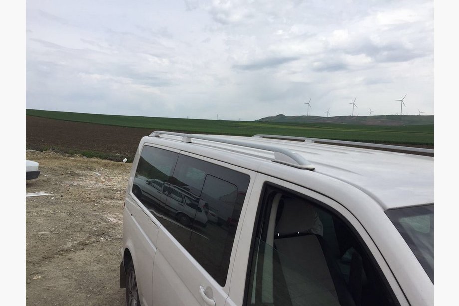 Volkswagen T5 Multivan 2003–2010 Relingi dachowe Skyport (białe) Zdjęcia 4