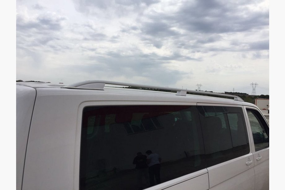 Volkswagen T5 Multivan 2003–2010 Relingi dachowe Skyport (białe) Zdjęcia 8