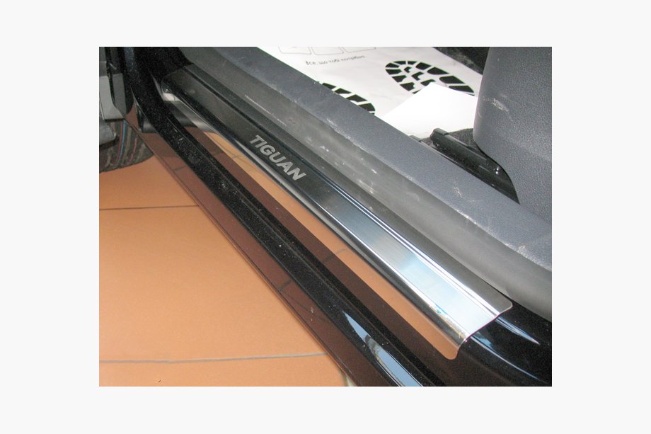 Volkswagen Tiguan 2007-2016 Nakładki progowe Nataniko (4 szt., stal nierdzewna) Carbon Look Image