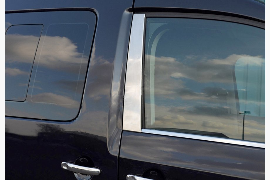 Volkswagen Caddy 2004-2010 Listwy ze stali nierdzewnej na słupki drzwi (2 szt.) Carmos - Turecka Stal Nierdzewna Image