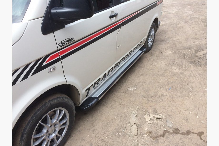 Volkswagen T5 Multivan 2003–2010 Progi Boczné Rainbow (2 szt., Aluminium) Image