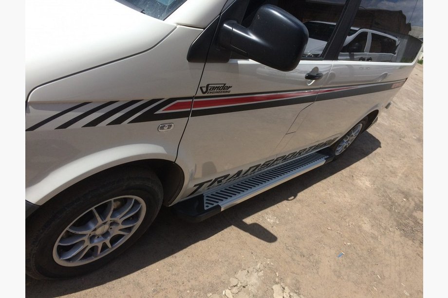 Volkswagen T5 Multivan 2003–2010 Progi Boczné Line-Typ (2 szt., Aluminium) Krótki Rozstaw Osi Image