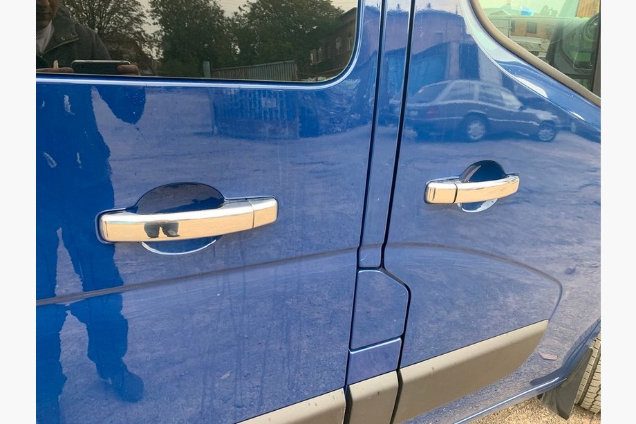 Renault Trafic 2015- Chromowane Nakładki na Klameki (4 szt) 1 Otwór, Carmos - Chromowany Plastik Image