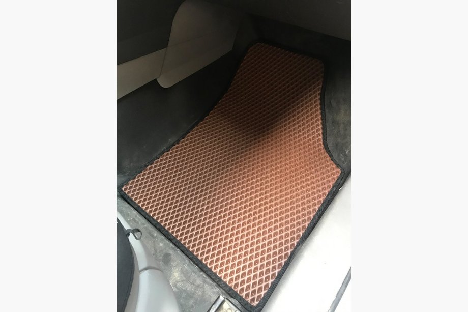 Volkswagen Caddy 2010-2015 Dywaniki EVA (ceglaste) 5 szt, przód i tył (standard, 2 drzwi przesuwne) Zdjęcia 2