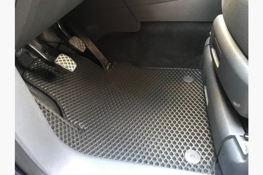 Volkswagen Touran 2010-2015 Dywaniki EVA (czarne) Image