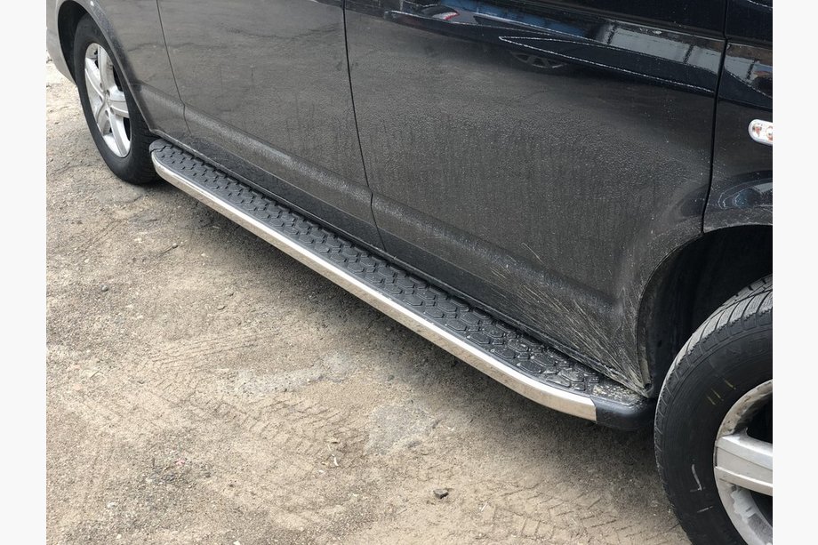 Volkswagen T6 2015-2024 Progi Boczné BlackLine (2 szt., Aluminium) Image
