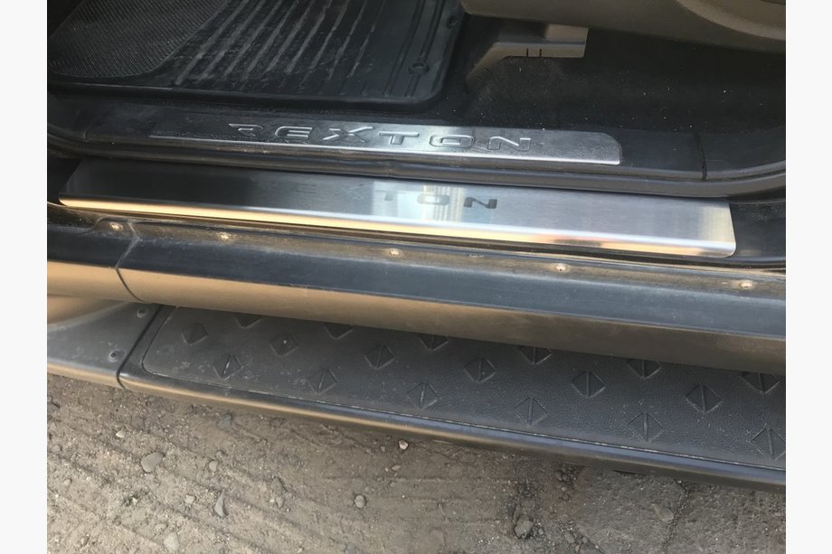 SsangYong Rexton I 2001-2017 Nakładki na Progi Nataniko (4 szt., Stal Nierdzewna) Premium - Taśma 3M, 0,8mm Image