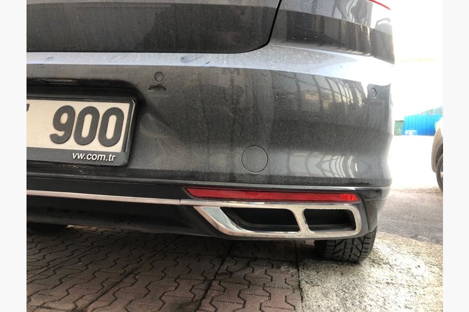 Volkswagen Passat B8 2015-2023 Nakładki na wydech Carmos SD/SW (2019+, 3 szt, stal nierdzewna) Zdjęcia 1