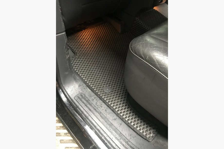Volkswagen Touareg 2002–2010 Dywaniki EVA (czarne) Image