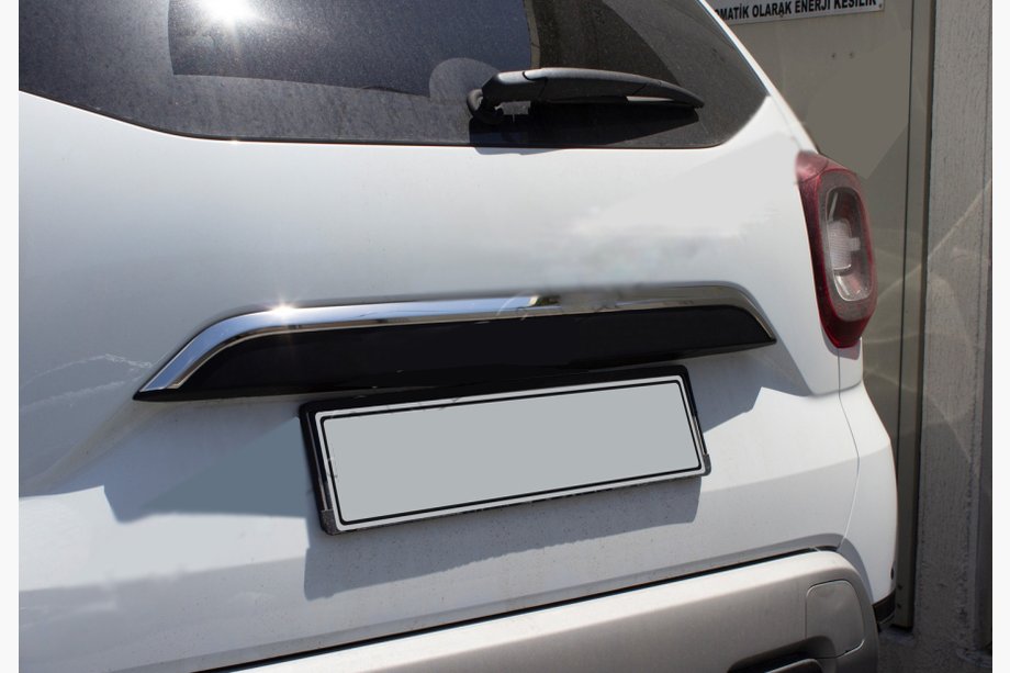 Dacia Duster 2018-2024 Listwa chromowana nad tablicą rejestracyjną (stal nierdzewna) Image