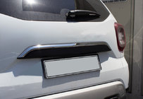Dacia Duster 2018-2024 Listwa chromowana nad tablicą rejestracyjną (stal nierdzewna) zdjęcia 1