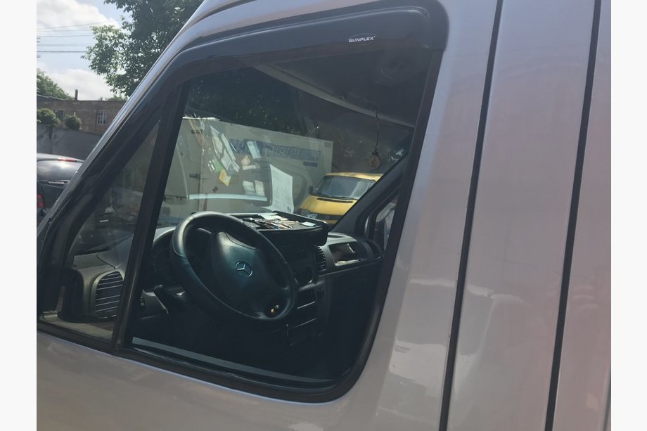 Volkswagen LT 1995-2006 Deflektory Okien (2 szt, Sunflex) Image