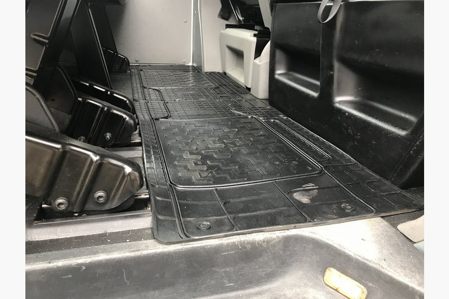 Volkswagen T5 2010-2015 Tylne gumowe dywaniki (2 szt, Polytep) Image