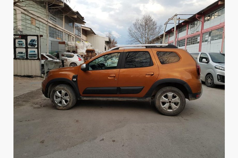 Dacia Duster 2018-2024 Listwy Drzwiowe V1 (4 szt, ABS) Zdjęcia 2