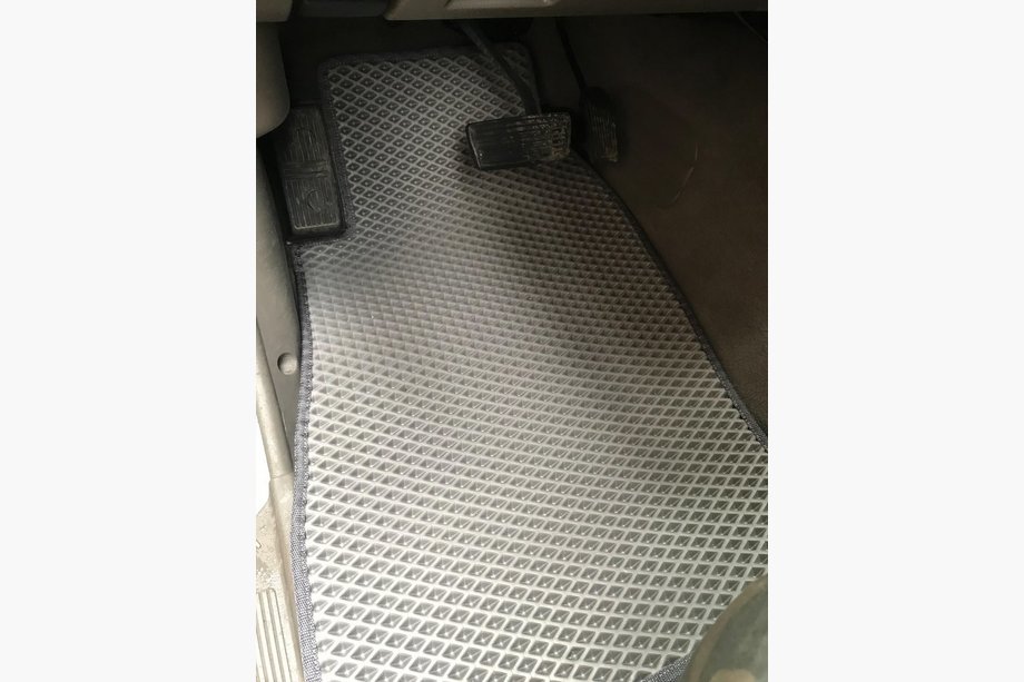 Nissan Patrol Y61 1997-2011 Dywaniki EVA (Szare) 2 Sztuki (Przód) Image