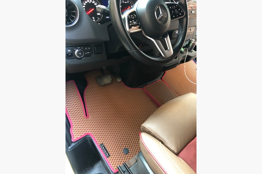 Mercedes Sprinter W907/W910 2018- Dywaniki EVA (ceglaste) Image