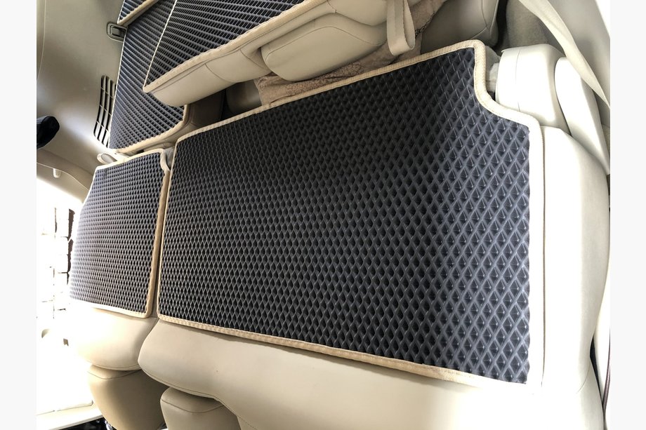 Nissan Armada 2016-2024 Mata ochronna na górę tylnej kanapy (EVA, Czarna) Image