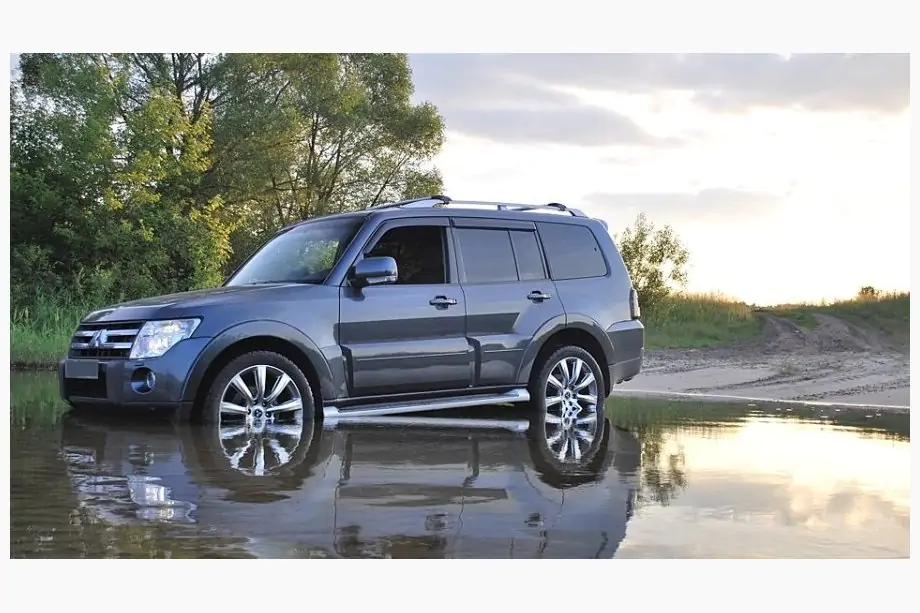 Mitsubishi Pajero Wagon IV 2006-2021 Deflektory Okien (4 szt, Cobra) Image