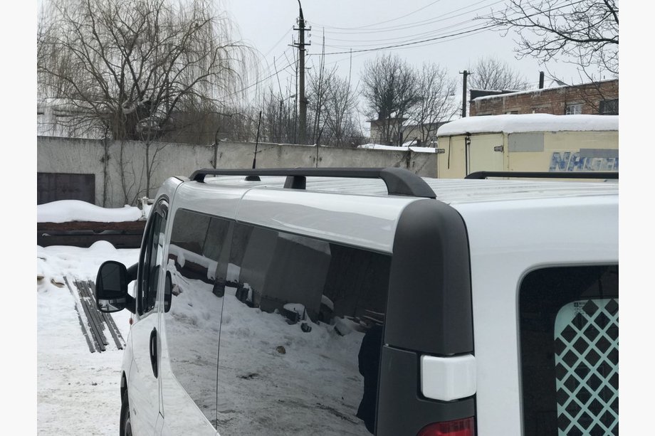 Renault Trafic 2001–2015 Relingi Dachowe Czarne Długie, plastikowe stopki Image