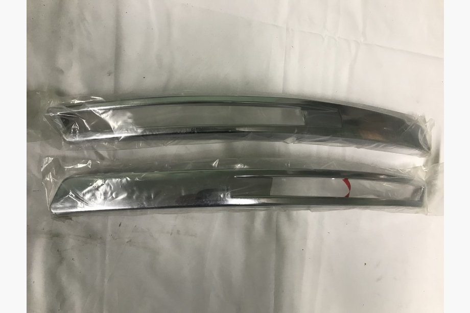 Volkswagen Passat B6 2006-2012 Listwy na przedni zderzak (2 szt., ABS) Image
