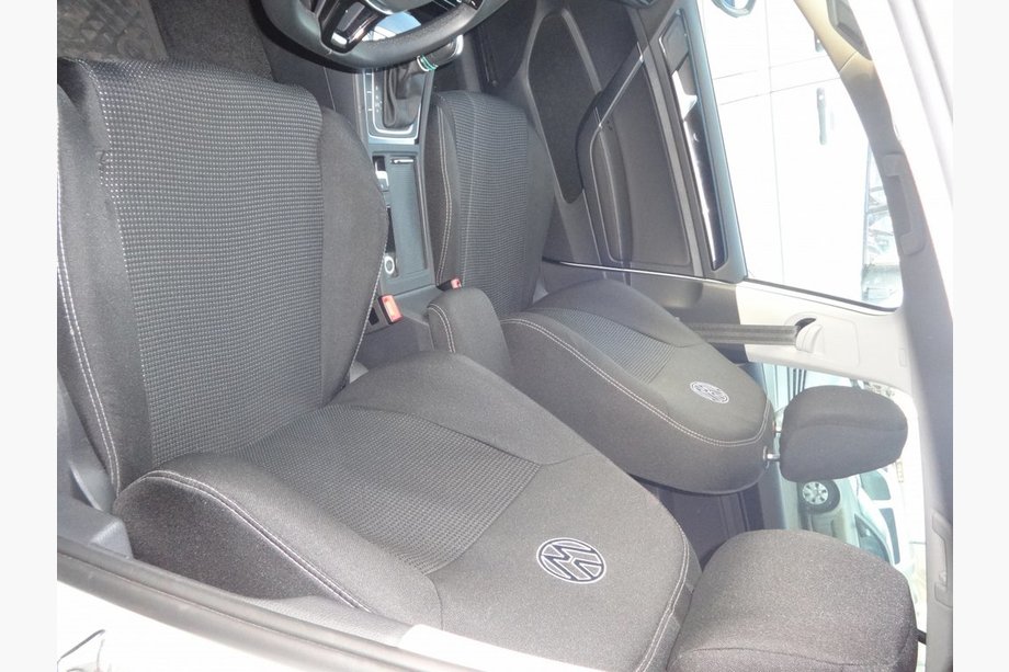 Volkswagen Golf 7/E-Golf 2012-2020 Pokrowce Samochodowe (Materiałowe, Classik) Image